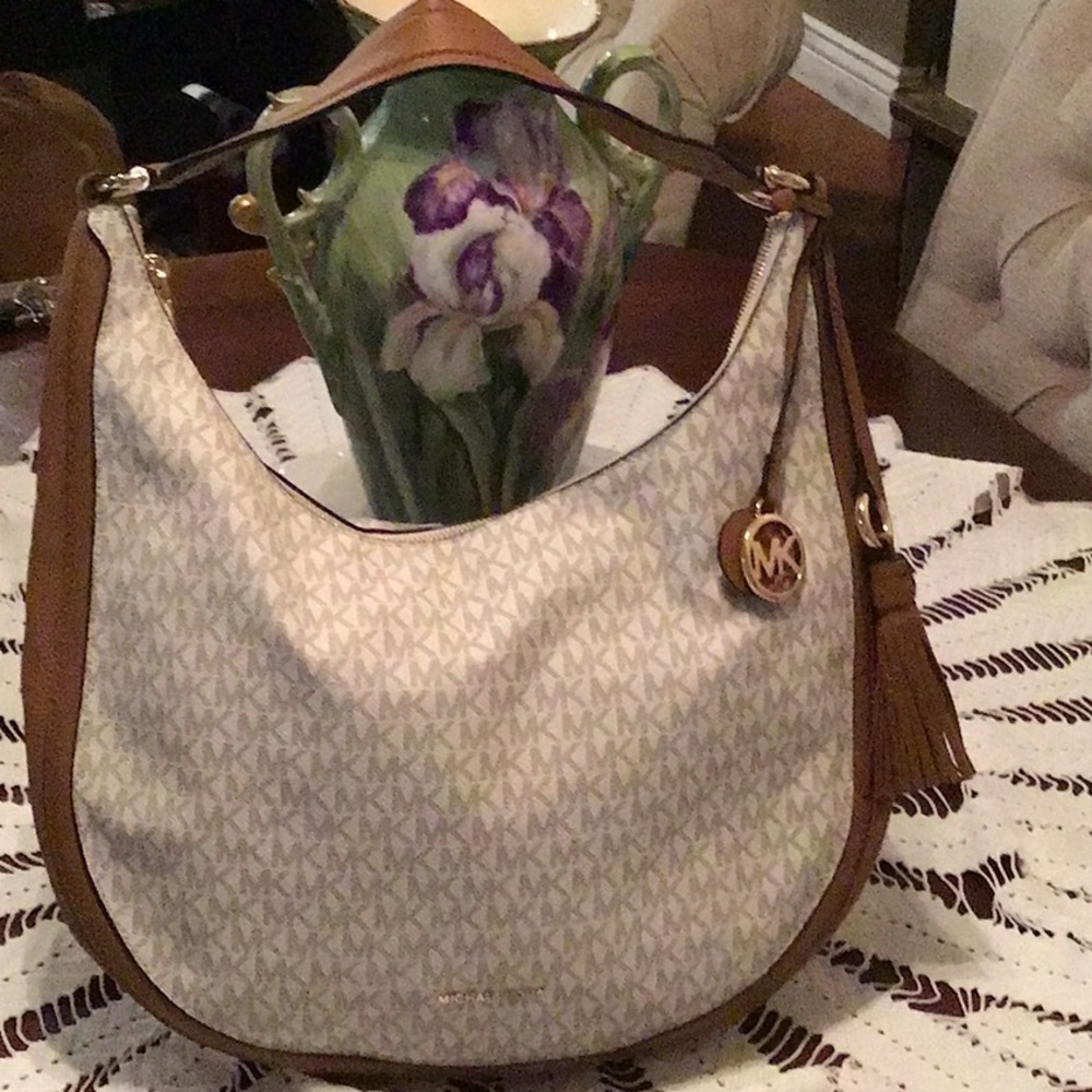Michael Kors Lydia Large signature logo print with shiny gold tone hardware